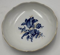 Auktion 364<br>kl. Schale "Meissen", Aquatinta-Blumen, 1.Wahl, D-13,5 cm