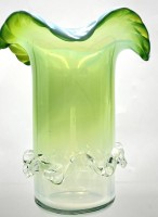 Auktion 364<br>gr. Kunstglas-Vase, grün/klar, H-18 cm, oben D-15 cm