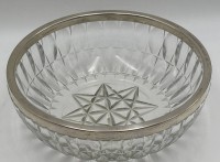 Auktion 364 / Los 10040 <br>grosse Kristallschale mit Silberrand "Wilkens" -800-, H-8 cm, D-23,5 cm