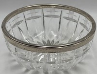 Auktion 364 / Los 10041 <br>hohe Kristallschale mit Silber-800- Rand, H-10 cm, D-21 cm