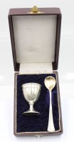 Auktion 364<br>Taufgeschenk, Eierbecher und Löffel, in Kasten, Alpacca, ca. H-6,2cm