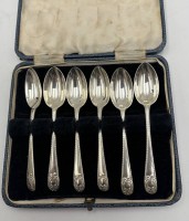 Auktion 364 / Los 11044 <br>6x Silber-Mocca-Löffel in Kasten, L-10,5 cm,  zus. 60 gr., London 1872