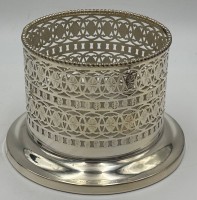 Auktion 364<br>gr. Flaschenhalter, versilbert, H-9 cm, D-13,5 cm