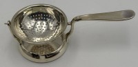 Auktion 364 / Los 11050 <br>schwenkbarer Teesieb "Christofle-Paris", plated,  L-13 cm