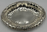 Auktion 364<br>versilberte Brotschale, H-4 cm, 26x22 cm