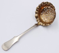 Auktion 364<br>Streulöffel, Silber, 19. Jhd. Meister "M.W.Brand", 39,4gr., L-17cm