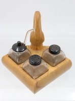 Auktion 364<br>Menage, Holz/Glas, wohl um 1930, ca. H-12cm B-14,5cm