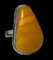 Auktion 364<br>Silberring mit gelben Bernstein.925. RG 60,12,3 gr.