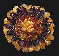 Auktion 364<br>grosse, dreifarbene Bernsteinbrosche, D-ca. 5,5 cm, 13,7 gr