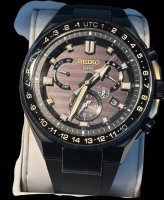 Auktion 364<br>Seiko Astron Novak Djokovic Limited  HAU Solar, neuwertig in OVP mit CD, Papieren, Werk läuft