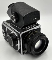 Auktion 368 / Los 14504 <br>Mittelformatkamera  Kiev-88 MC Volna-3 2,8/80 Objektiv UdSSR    im HASSELBLAD DESIGN