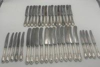 Auktion 364<br>36xgrosse und kleine Messer mit Silbergriffen, 15x davon irgendwie beschädigt, L-21 und 27 cm, zusammen 2,74 kg, S-800-