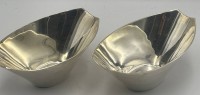Auktion 364<br>2x schwere Jardinieren, plated,  H-10 cm, 21x13 cm