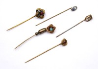 Auktion 364<br>5x div. Nadeln um 1900, untersch. Steinbesatz, wohl Doublé, ca. L-6cm