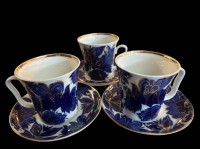 Auktion 365<br>3x Tassen mit U.T."Lomonossow" Form Leningradski, Dekor "Vögel" kobalt mit 22-Karat Golddekor