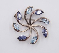 Auktion 365 / Los 1014 <br>925er Silber-Brosche, blauer Steinbesatz, 8,4gr., ca. D-3,5cm