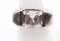 Auktion 365<br>925er Silber-Ring, klarer Stein, 9,8gr., RG 52