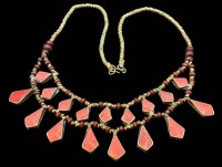 Auktion 365 / Los 1045 <br>Afghanische Schmuck- Tradition Kochi Halskette-, Boho-Stil, Vintage ethnisches Collier, rosa Steine mit Holzkugeln, Metall, L-54 cm, 49,3 gr., Handarbeit