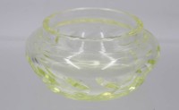 Auktion 365<br>Schale, Uranglas, älter, H-6cm D-13cm