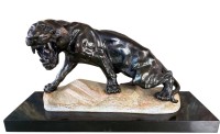 Auktion 365 / Los 15007 <br>Thomas François CARTIER (1879-1936) , sitzender Panther,  Hohlguss auf Stein- und Marmorplatte, 10,5 kg, L-45 cm, B-16 cm