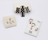 Auktion 365<br>2x Sets, Ohrstecker und Anhänger sowie 3 Einzel-Ohrhänger, Silber, S/W-Anhänger L-3,5cm