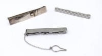 Auktion 365<br>3x div. Kravattennadeln, 1x Silber (9,3gr.), ca. L-6cm