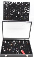 Auktion 365<br>Kasten mit div. Piercings, Edelstahl, Titan u. einige wohl Silber