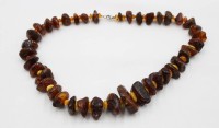 Auktion 365<br>Bernsteinkette, Steine im Verlauf, älter, 1x Stein beschädigt, 68,4gr., L-50cm