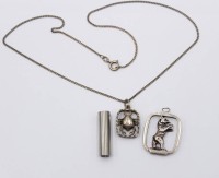 Auktion 365<br>Halskette mit Anhänger, einzelner Anhänger, je Silber sowie Ketteflyer aus Edelstahl, Silber ca. 12,6gr., Kette L-45cm
