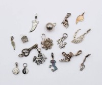Auktion 365<br>16x div. kl. Anhänger, meist Silber, zus. ca. 26,9gr., ca. L-3cm