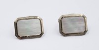 Auktion 365<br>Paar Manschettenknöpfe, 800er Silber, Perlmutt, 10,2gr., ca. 1,2 x 2,2cm