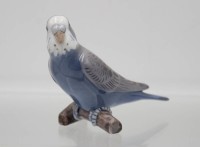 Auktion 365<br>Wellensittich, Bing &amp; Gröndahl, , 20. Jhd., Entw. Svend Jespersen, Modellnr. 2210, H-9,5cm L-15,5cm.