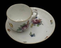 Auktion 365<br>Moccatasse mit U.T. "Nymphenburg" Blumenmalerei