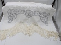 Auktion 365<br>Gardine, älter, Rosenspitze, ca. 74 x 62cm