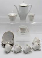 Auktion 365 / Los 8059 <br>Kaffeeservice für 6 Personen, Cmielow, Polen, 70er Jahre, Goldrand, Zuckerdose mit Chip, H-22cm und Tasse H-7cm