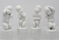 Auktion 365<br>4x sogen. Schmerzkinder, Bing &amp; Gröndahl, Weißporzellan, Kopf-, Ohren-, Zahn- u. Bauchweh, ca. H-11,5cm