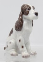 Auktion 365<br>sitzender Hundewelpe, Lyngby, Danmark, polychr. bemalt in Unterglasur, ca. H-14,3cm