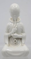Auktion 365<br>Opiumraucherin, Arno Malinowski für Royal Copenhagen, 20. Jhd., Sitzende Asiatin mit einer Opiumpfeiffe, weiß, Modellnr. 2342, H-13,5 cm