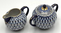 Auktion 365<br>Milch und Zucker "Lomonossov" Netzdekor mit Gold, H-max. 10 cm