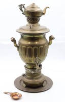 Auktion 365<br>hoher Samovar, arab. beschriftet, Messing, älter, Gebrauchsspuren, ca. H-53,5cm