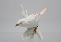 Auktion 365<br>Vogelfigur, ENS, farbig staffiert, Schnabelspitze bestossen, ca. H-9,5cm