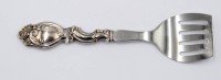 Auktion 365<br>Sardinenheber, 830er Silbergriff, COHR, L-16cm