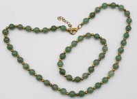 Auktion 365<br>Kette und Zugarmband aus Jade mit goldfarbenen zwischen Elementen .
