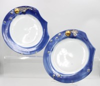 Auktion 365 / Los 8138 <br>Paar weihnachtliche Platzteller, Babara Flügel, je ca. D-32cm