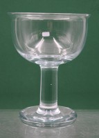 Auktion 365 / Los 10029 <br>Schale auf Stand, Holmegaard, ca. H-18,5cm, D-13,5cm