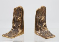 Auktion 365<br>Paar schwere Bronze-Buchstützen, je ca. H-14cm B-9cm