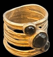 Auktion 365<br>Designer Silberring-925-, schwarze Steine, sign. Acrys und "KP", RG 59, 10,4 gr.