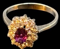 Auktion 365<br>Silberring-925- mit lila Centerstein, umringt von klaren Steinen, RG 54, 2,9 gr