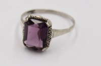 Auktion 365<br>Ring mit einem lila Stein, nicht gestempelt, RG 62, 3,5 gr. Silber (gepr.)
