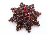 Auktion 365<br>Granat Stern Brosche, um 1900,Tombak?, D- 4,0 cm, 11,4 gr.